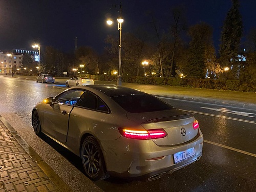 Во время сплошной проверки в центре Тюмени ГАИ остановили бесправника-таксиста