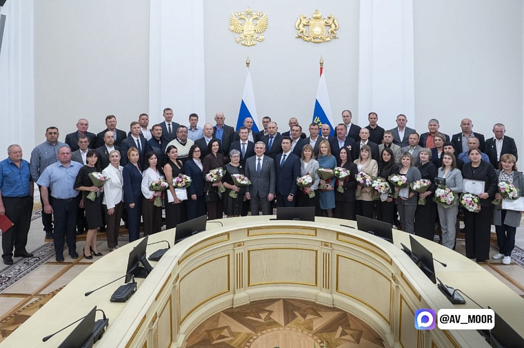 Александр Моор поздравил лесников с профессиональным праздником и вручил награды