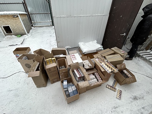 Гараж с нелегальным табаком: тюменские полицейские обнаружили крупную партию контрафакта