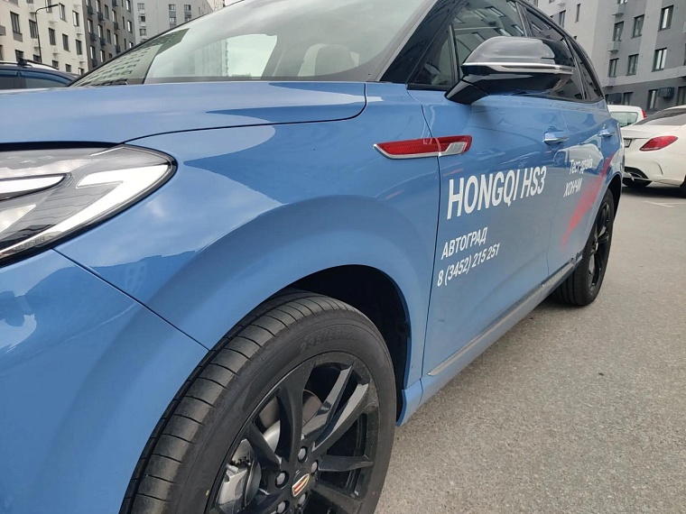 Китайский премиум на любой вкус: тестируем Hongqi HS3 и HS5 в Тюмени