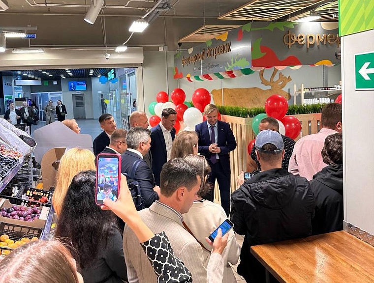 С грядки на полку: в Тюмени открылся первый «Фермерский островок»