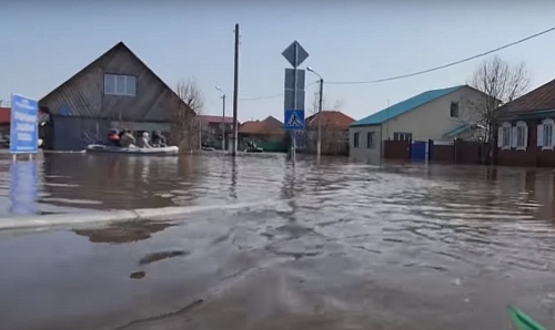 Наводнение в Ишиме в 2016 году: как репортер "Вслух.ру" плавал по затопленным улицам