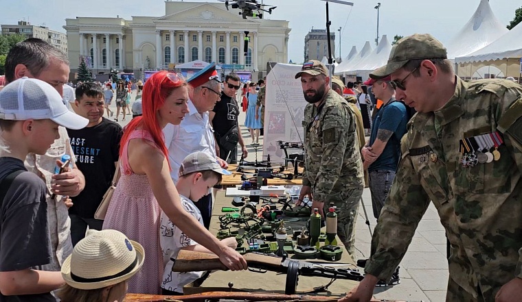Подвиг советского солдата и героев СВО - в центре каждой экспозиции фестиваля национальных культур в Тюмени