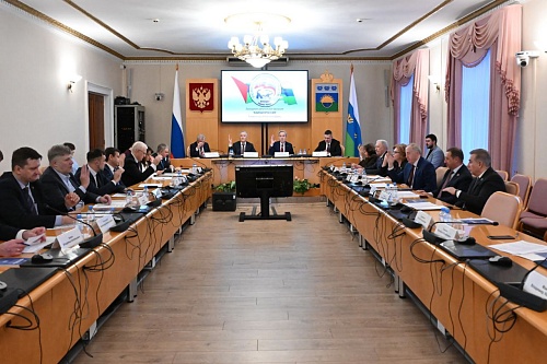 Фуат Сайфитдинов выступил с законодательной инициативой о размещении флага Тюменской области на зданиях местного самоуправления