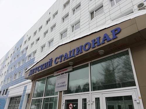 Тюменские врачи спасли жизнь девочки со множественными травмами, упавшей с большой высоты