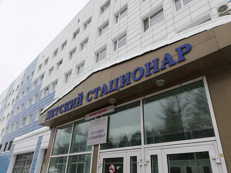 Тюменские врачи спасли жизнь девочки со множественными травмами, упавшей с большой высоты