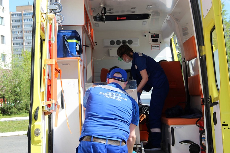 В Тюмени родители подростка пытались помочь ему при ожоге, поливая раны кефиром