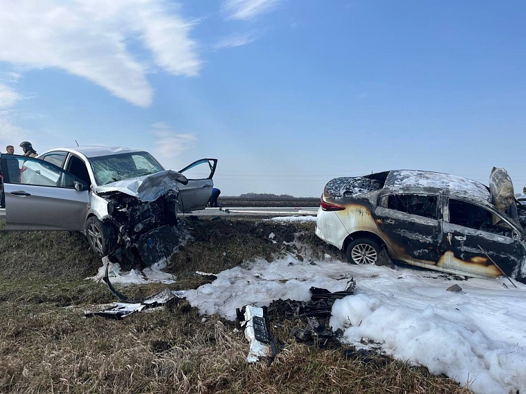 Пожар на трассе: под Заводоуковском в аварии погиб человек