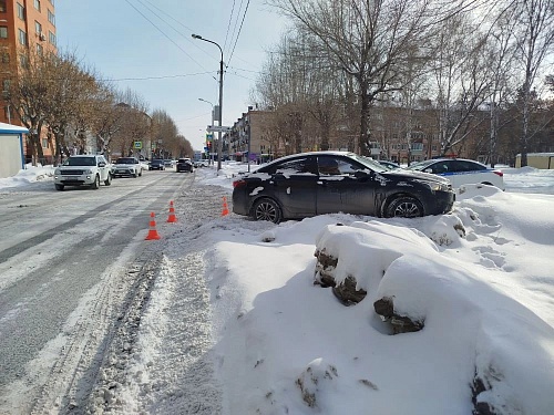 Тюменская школьница попала под машину по пути с уроков домой