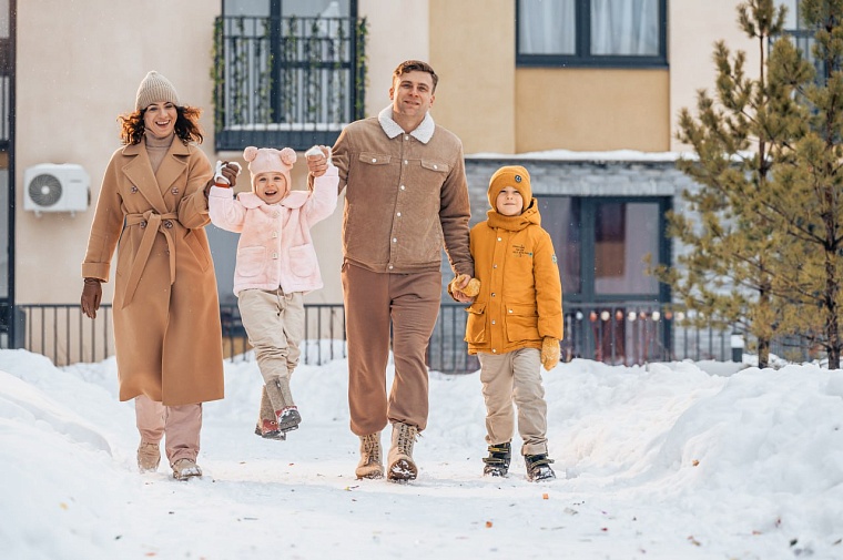 Дом с паркингом, досуговый центр с рестораном и другие объекты