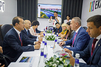 Руслан Кухарук пригласил коллег из китайского города-побратима Дацина на Тюменский нефтегазовый форум