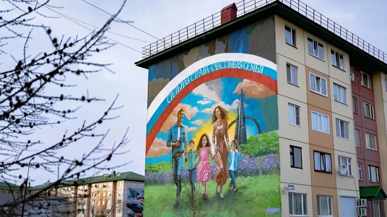Год здоровья, семья и Ямал: в городах ЯНАО появится 24 новых мурала