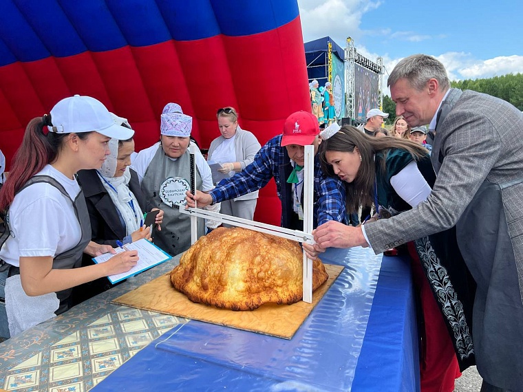 Самый большой сибирский баурсак испекут сегодня в Тобольском районе