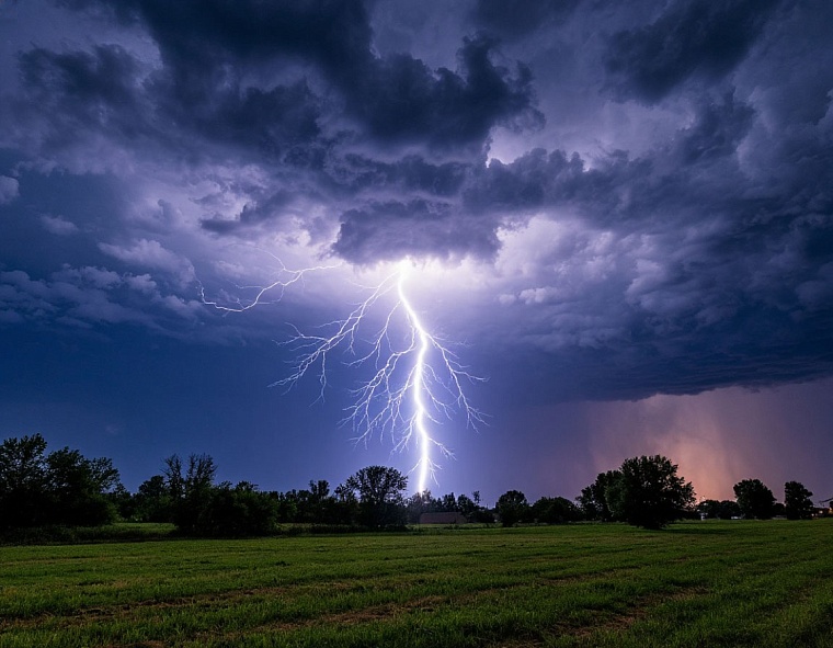 Ученые: в Сибири за последние 10 лет значительно увеличилось количество вспышек молний во время грозы