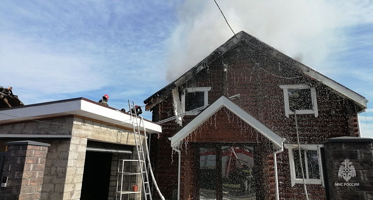В Тюменском округе ликвидирован крупный пожар в жилом доме