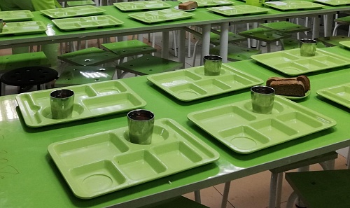 Тюменский Россельхозцентр обнаружил в двух школах сомнительные продукты