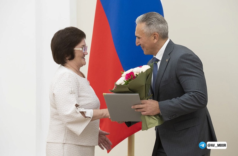 Александр Моор вручил тюменцам госнаграды накануне Дня Тюменской области