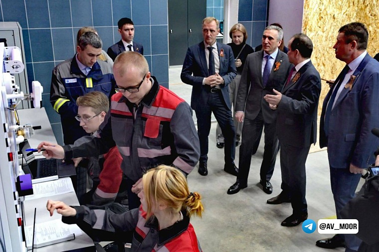 Губернатор Александр Моор оценил модернизацию оборудования в Агротехнологическом колледже Ялуторовска