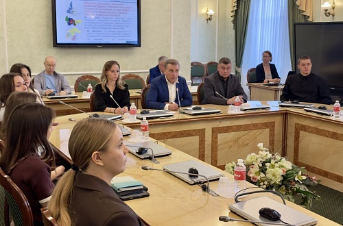 Наставник и участник проекта "Боевой кадровый резерв" провели для тюменских студентов парламентский урок