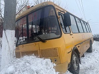 В центре Голышманово автомобилистка спровоцировала ДТП со школьным автобусом