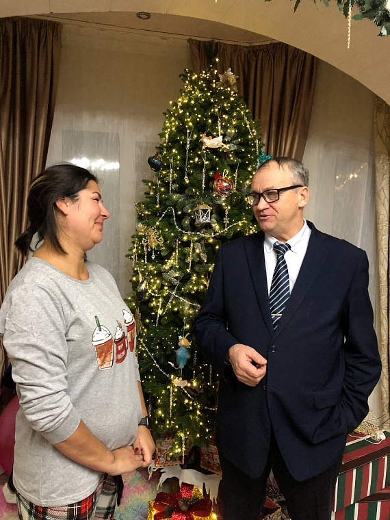 Глава Тобольского округа встретился с многодетной матерью, позвонившей Владимиру Путину