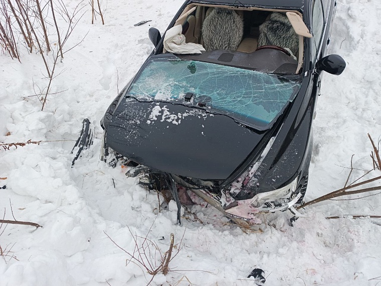 В Тюменской области водитель-бесправник на "Лексусе" погиб, съехав в кювет