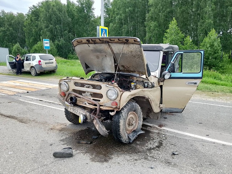 Водитель "УАЗа" погиб в столкновении с "Джили" на автодороге Тюмень - Нижняя Тавда