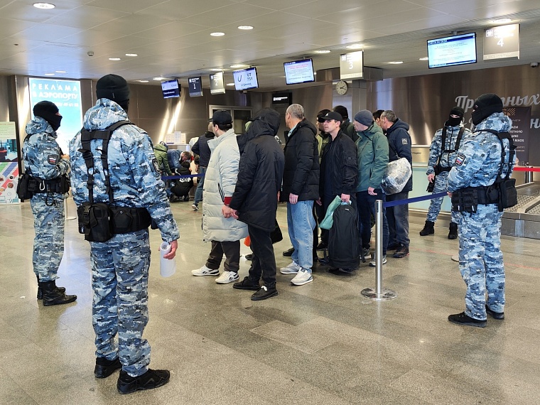 Тюменские приставы выдворили за пределы России сотни иностранцев