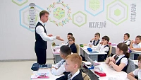 В тюменской гимназии сразу три учителя начальных классов - мужчины