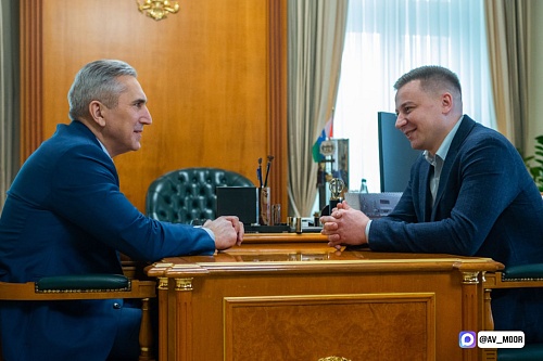 Александр Моор встретился с участниками программы «Время героев» Виктором Квасовым и Евгением Кочергиным