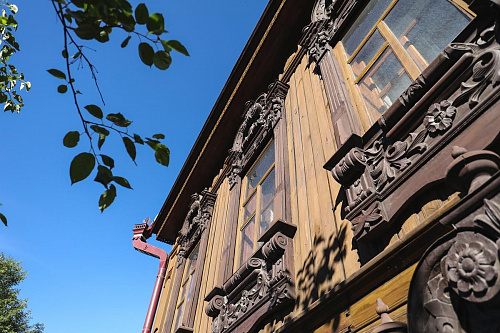 Тайны старых домов Тюмени: о чем рассказывает их резное убранство?