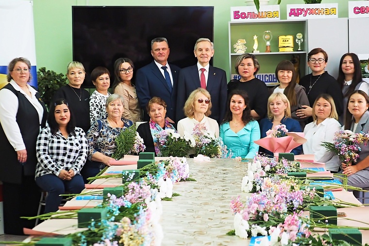 В Вагае для жен и мам участников СВО провели психологическую гостиную