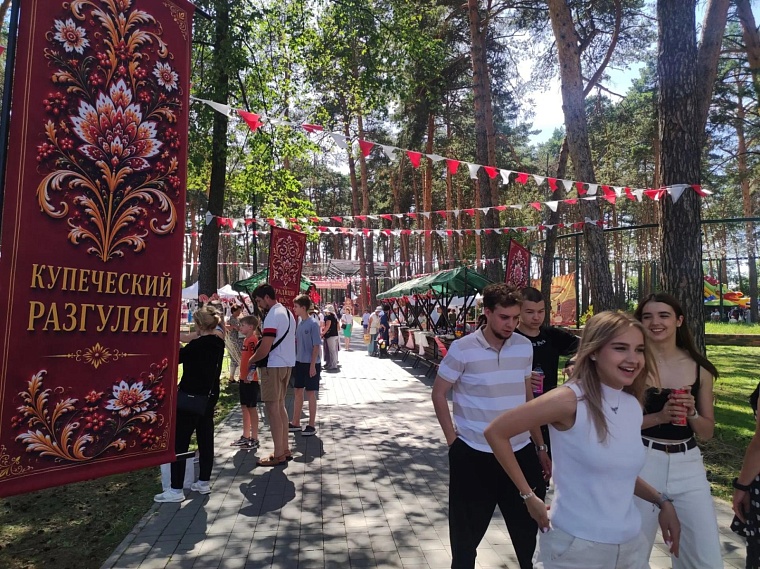Гостей в Заводоуковске угощали "разгонным" пряником по секретному рецепту