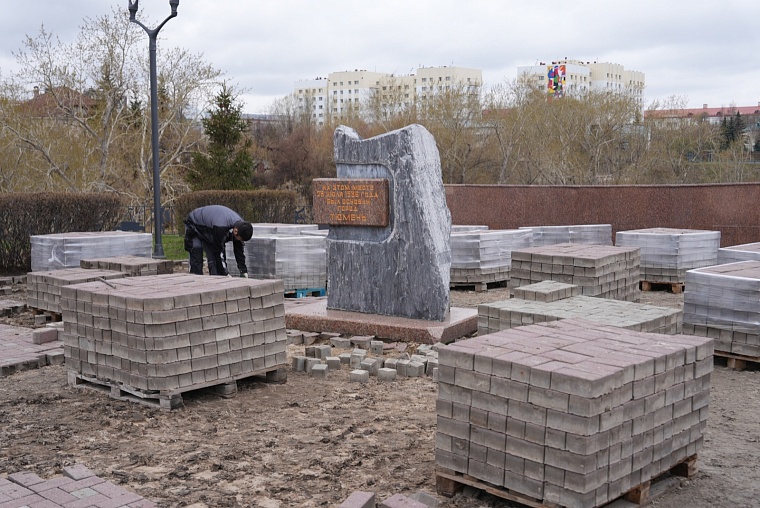 На Исторической площади начали создавать макет Тюменского острога