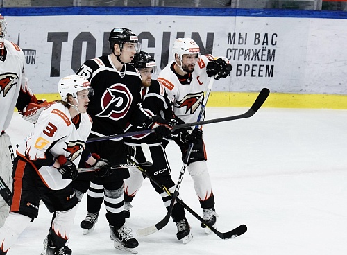 После проигрыша «Омским крыльям» «Рубин» продолжает лидировать в турнирной таблице ВХЛ