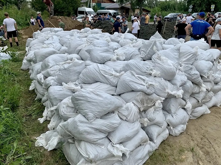 Волонтеры облдумы вышли на защиту Тюмени от паводка