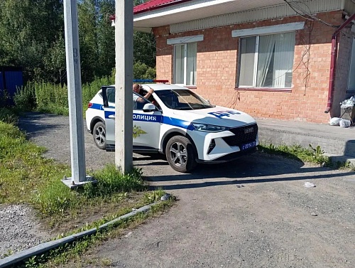 Отец-экстремал посадил 15-летнего сына за руль на оживленной трассе
