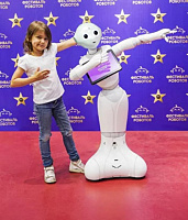 Робот-садовник и робот-официант: в Тюмени проходит фестиваль роботов