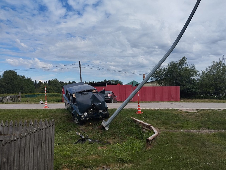 Протаранивший в Нижней Тавде столб водитель заплатит за его восстановление