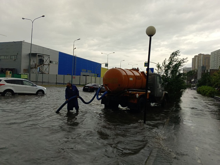За один ливень в Тюмени выпала треть месячной нормы осадков