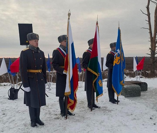 В Салаирке после реставрации открыли обновленный обелиск памяти павшим землякам
