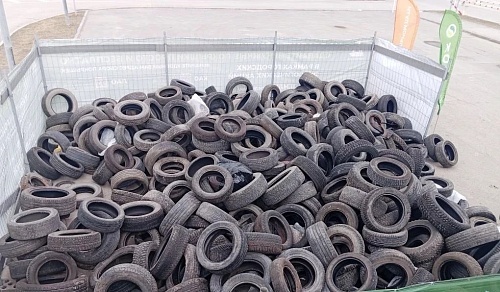 Тюменцы собрали более 372 тонн автопокрышек во время экологической акции