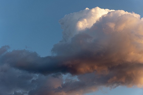 Народные приметы на 28 июня: перистые облака плывут с запада - к затяжной непогоде