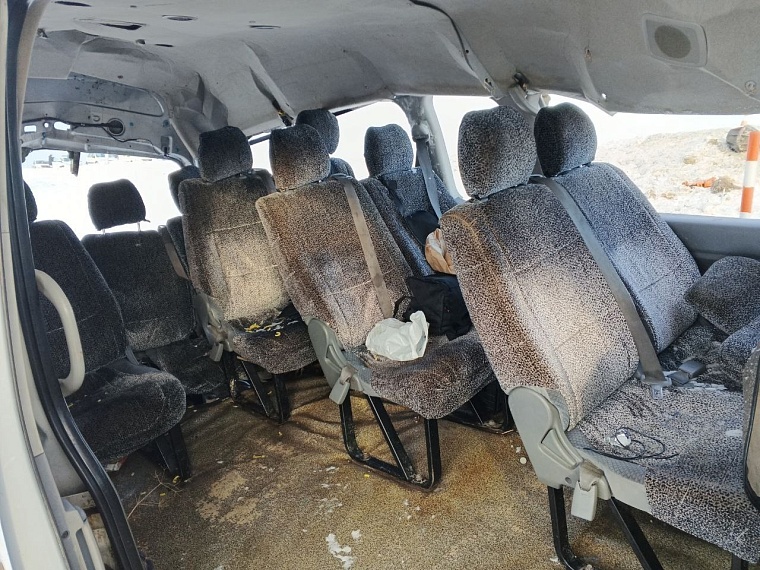 На трассе Тюмень - Омск опрокинулся рейсовый микроавтобус с пассажирами