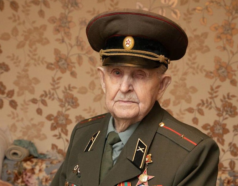 Тюменскому ветерану-фронтовику Александру Жемчугову исполнился 101 год