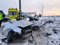 На Московском тракте автомобилист на "Ладе" врезался в ограждение