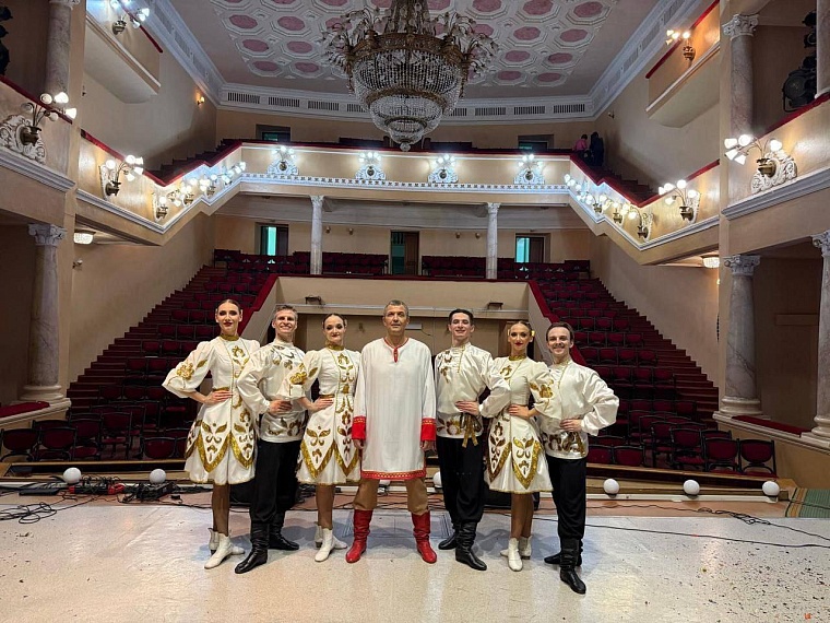 Тюменские артисты привезли в Краснодон концертную программу