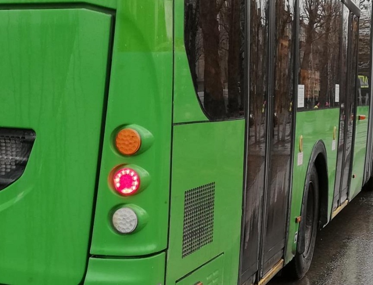 В Тобольске водитель автобуса нажал тревожную кнопку из-за пассажира-дебошира