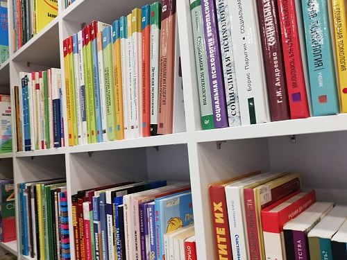 Школьники из Краснодона сообщили Александру Моору, какие книги им нужны