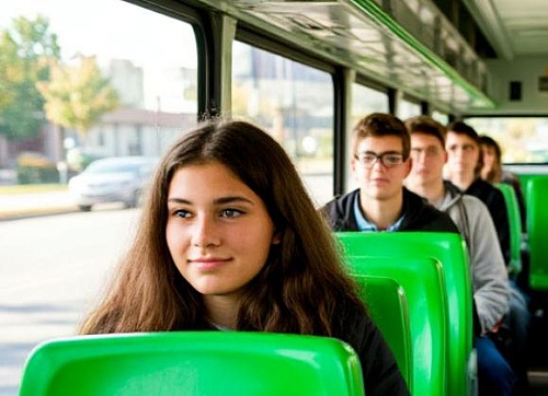 Тюменцам объяснили, почему с карт школьников и студентов могут списывать полный тариф за проезд в автобусах